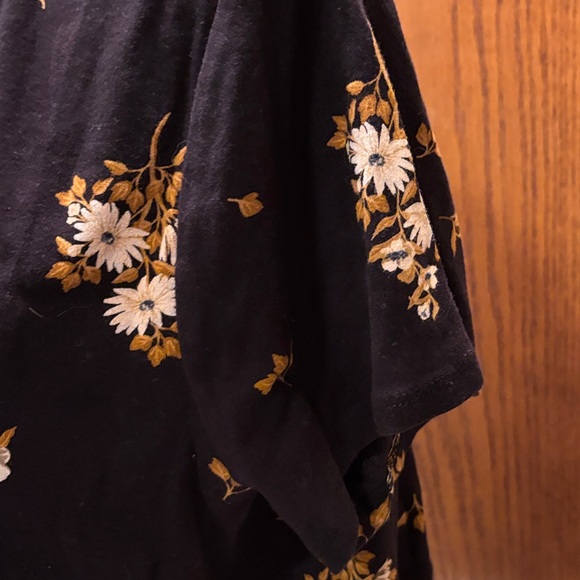 Croft & Barrow Black Tee with Floral Accents - size XL - Picture 4 of 7